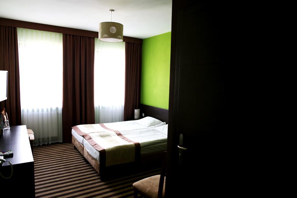 Hotel Folklor Międzyrzec Podlaski Extérieur photo