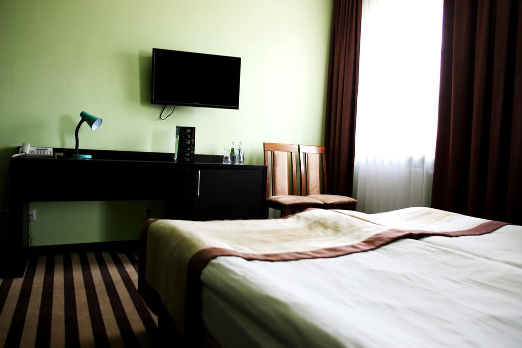Hotel Folklor Międzyrzec Podlaski Extérieur photo