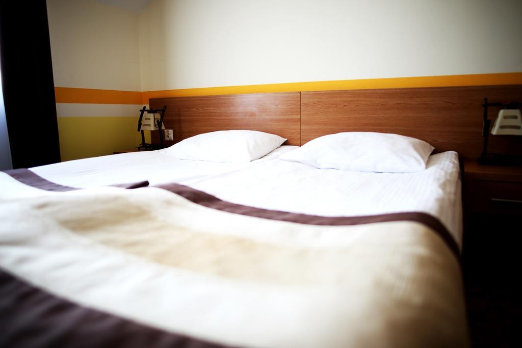 Hotel Folklor Międzyrzec Podlaski Extérieur photo